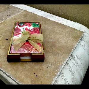 Holiday finger tip towels